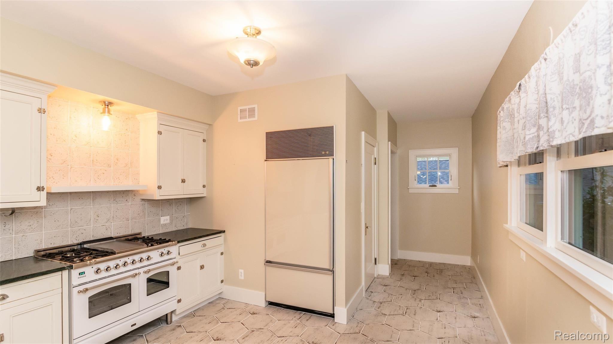 1952 Ward Road Bloomfield Hills, MI 48302 - Photo 14 of 44 Kitchen with Grand Subzero 8k Fridge/Freezer and nook