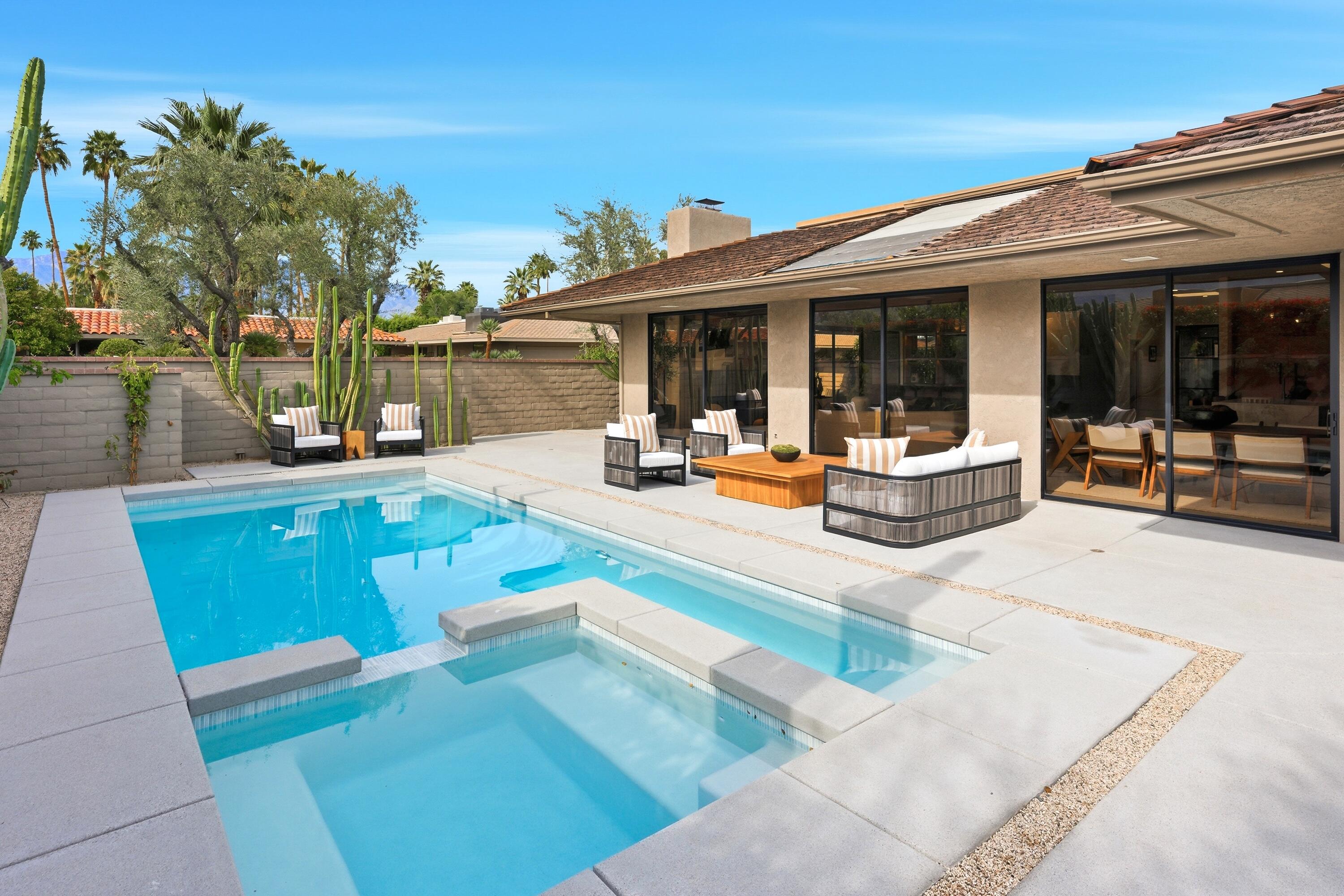 14 Rutgers Court Rancho Mirage, CA 92270 - Photo 16 of 59 a view of a house with sitting area and furniture