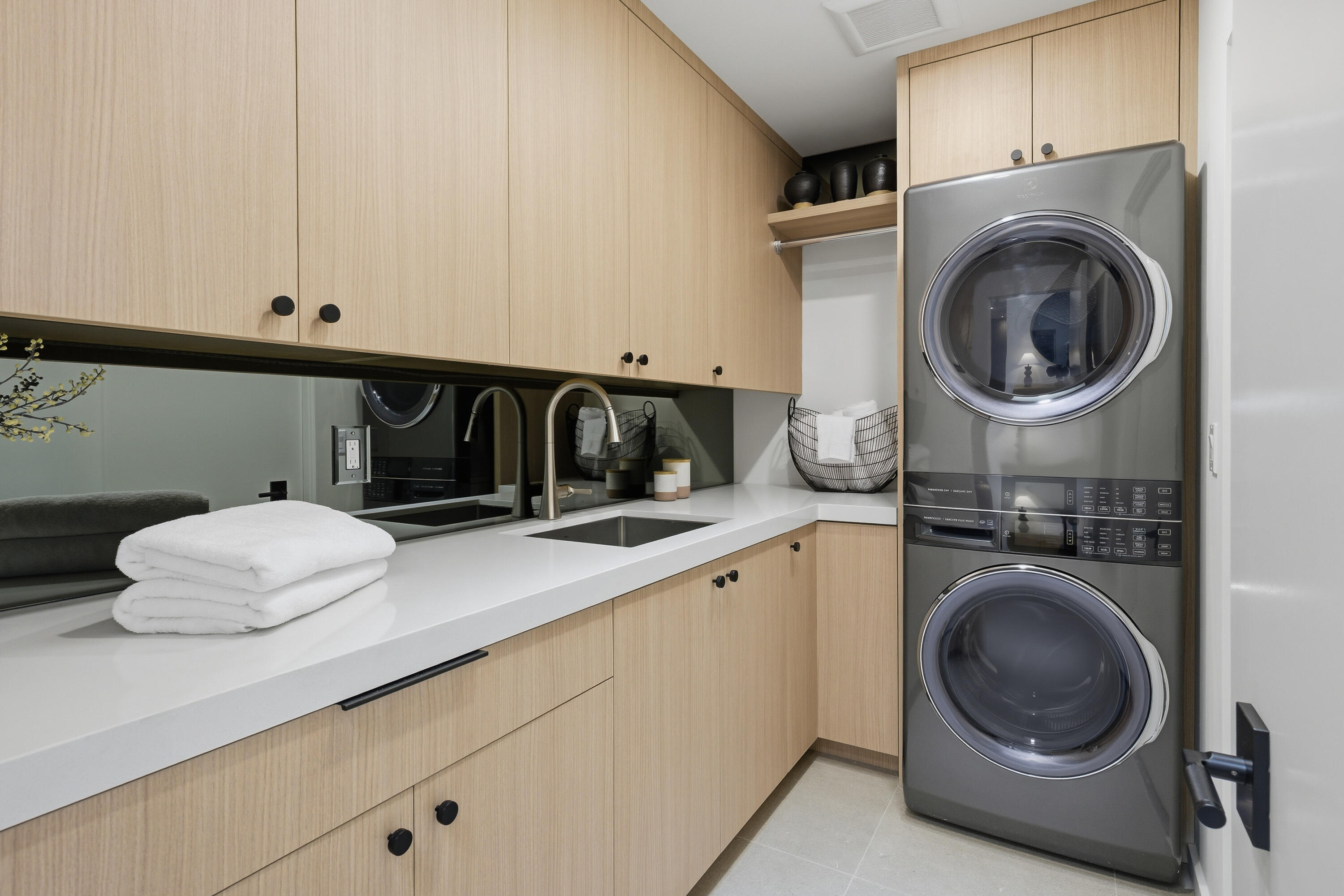 14 Rutgers Court Rancho Mirage, CA 92270 - Photo 59 of 59 a utility room with sink dryer and washer