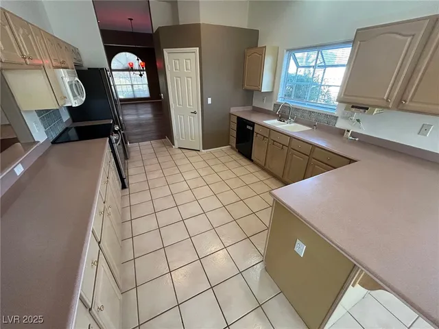 $2,500 | 5001 Palm View Drive, Las Vegas, NV 89130