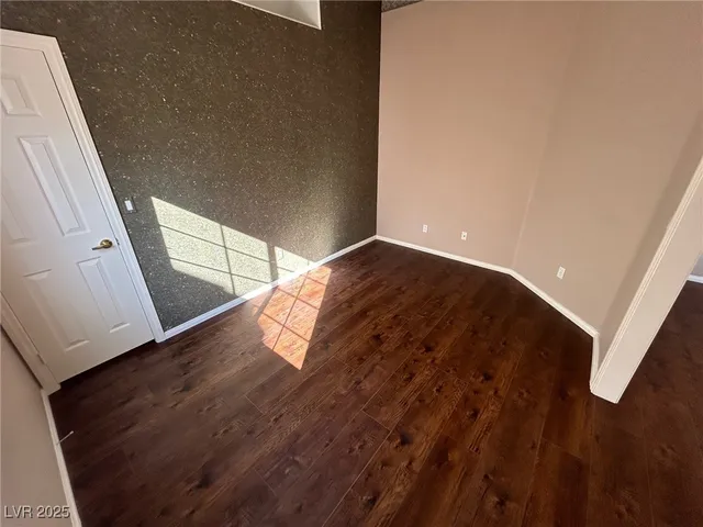 $2,500 | 5001 Palm View Drive, Las Vegas, NV 89130