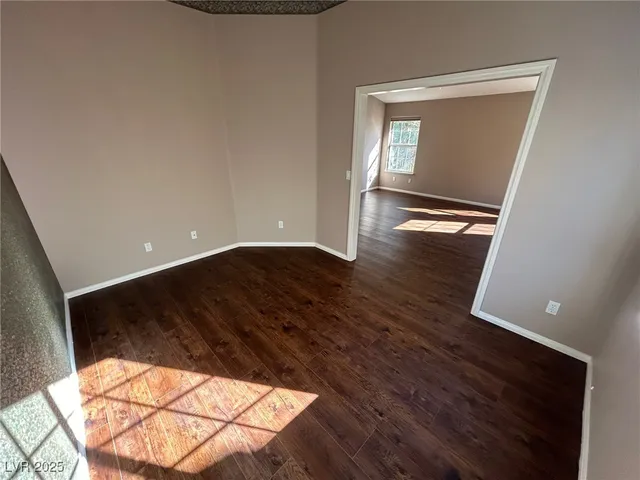 $2,500 | 5001 Palm View Drive, Las Vegas, NV 89130