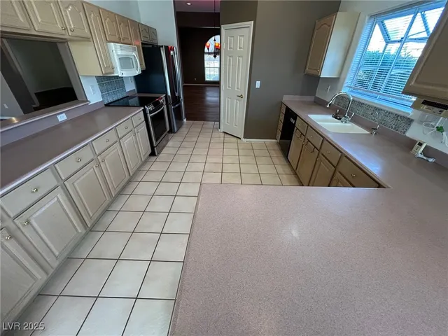 $2,500 | 5001 Palm View Drive, Las Vegas, NV 89130