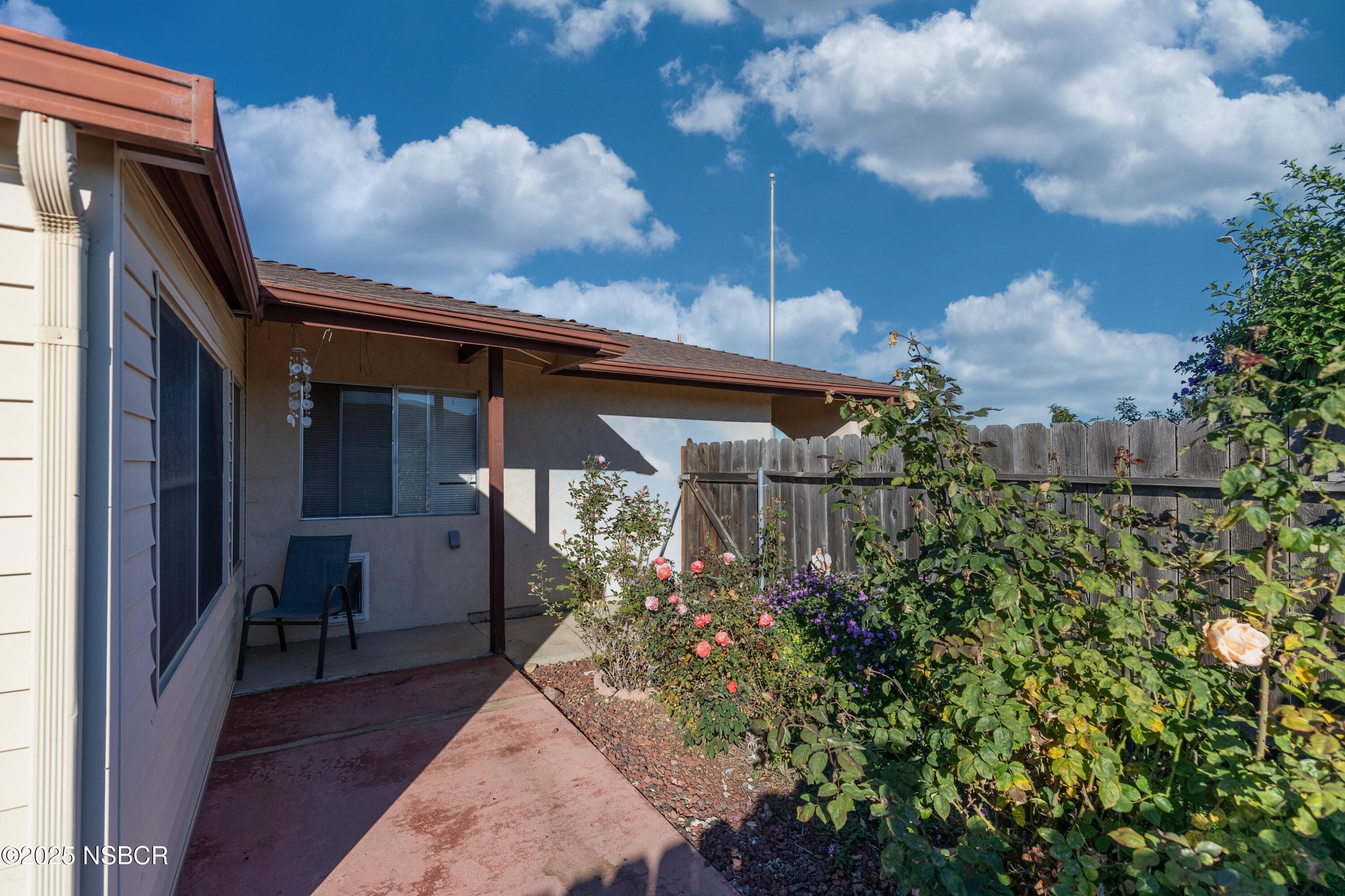 601 North Seventh Street Lompoc, CA 93436 - Photo 29 of 32 a backyard of a house with fountain table and chairs