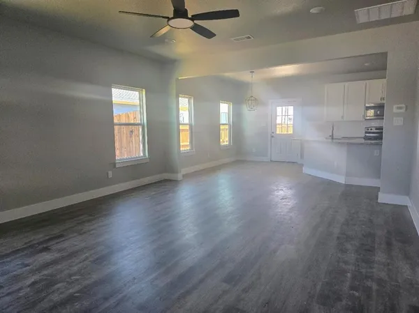 $2,250 | 1342 Wyatt Street, Waxahachie, TX 75165