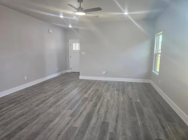 $2,250 | 1342 Wyatt Street, Waxahachie, TX 75165