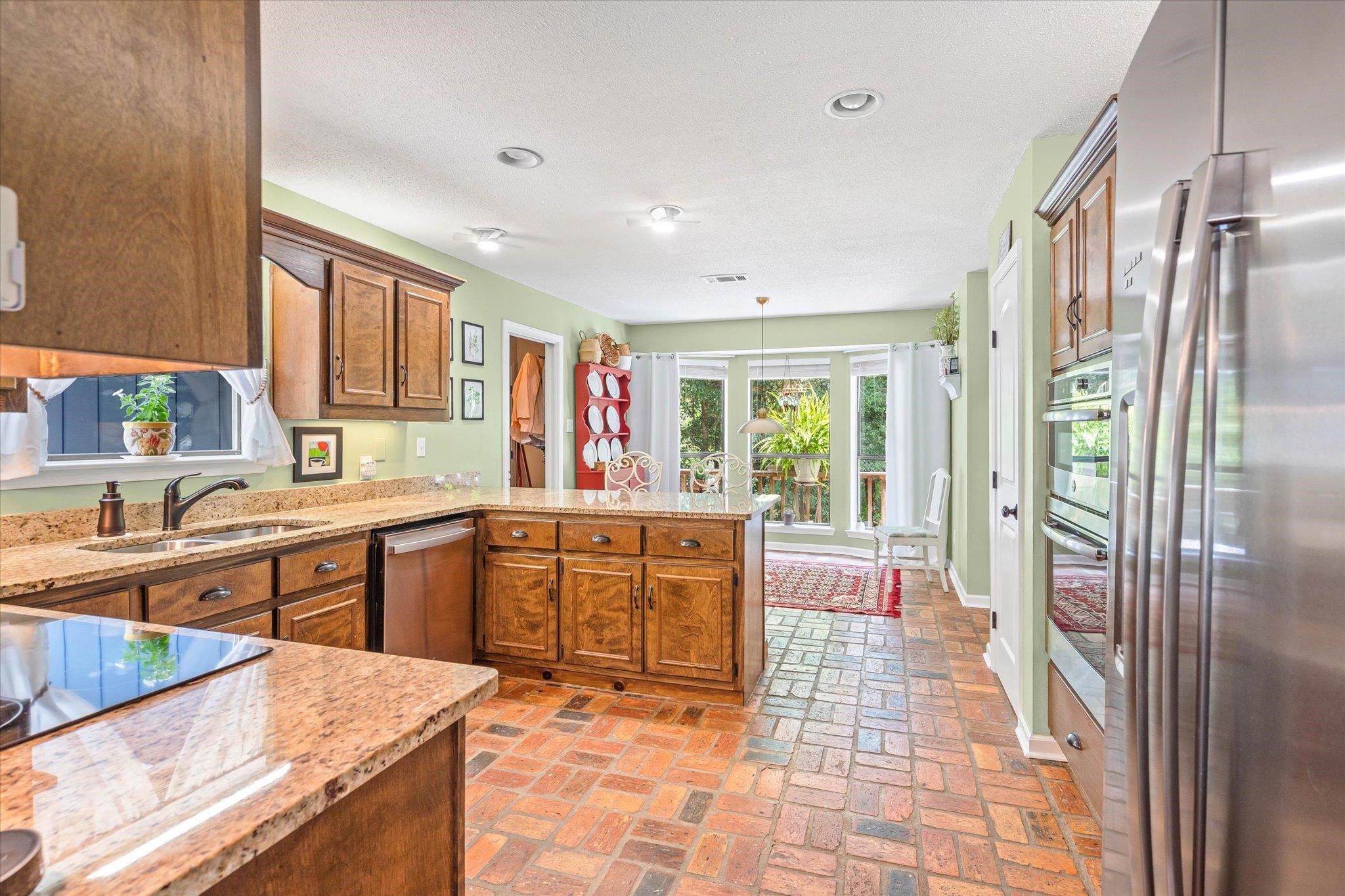 107 Hemphill Circle Daphne, AL 36526 - Photo 11 of 35 Kitchen
