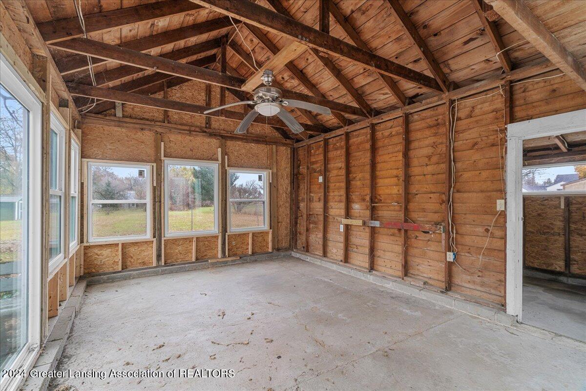 615 Clement Road Lansing, MI 48917 - Photo 26 of 33 34-Media Jett - 19