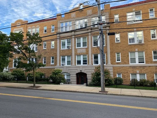 $2,600 | 475 Highland Avenue, Unit 3, Malden, MA 02148