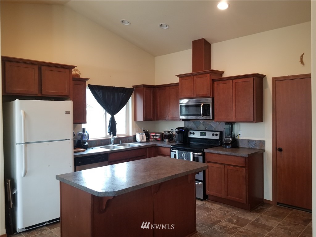 6402 199th Loop Southwest Rochester, WA 98579 - Photo 2 of 15