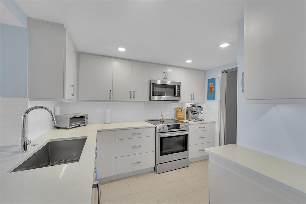 3050 Northeast 48th Court, Unit 206 Lighthouse Point, FL 33064 - Photo 14 of 68