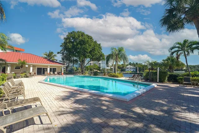 $535,000 | 3050 Northeast 48th Court, Unit 206, Lighthouse Point, FL 33064