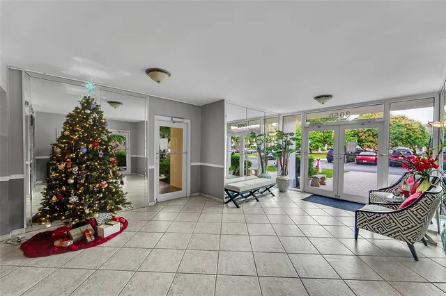 $535,000 | 3050 Northeast 48th Court, Unit 206, Lighthouse Point, FL 33064