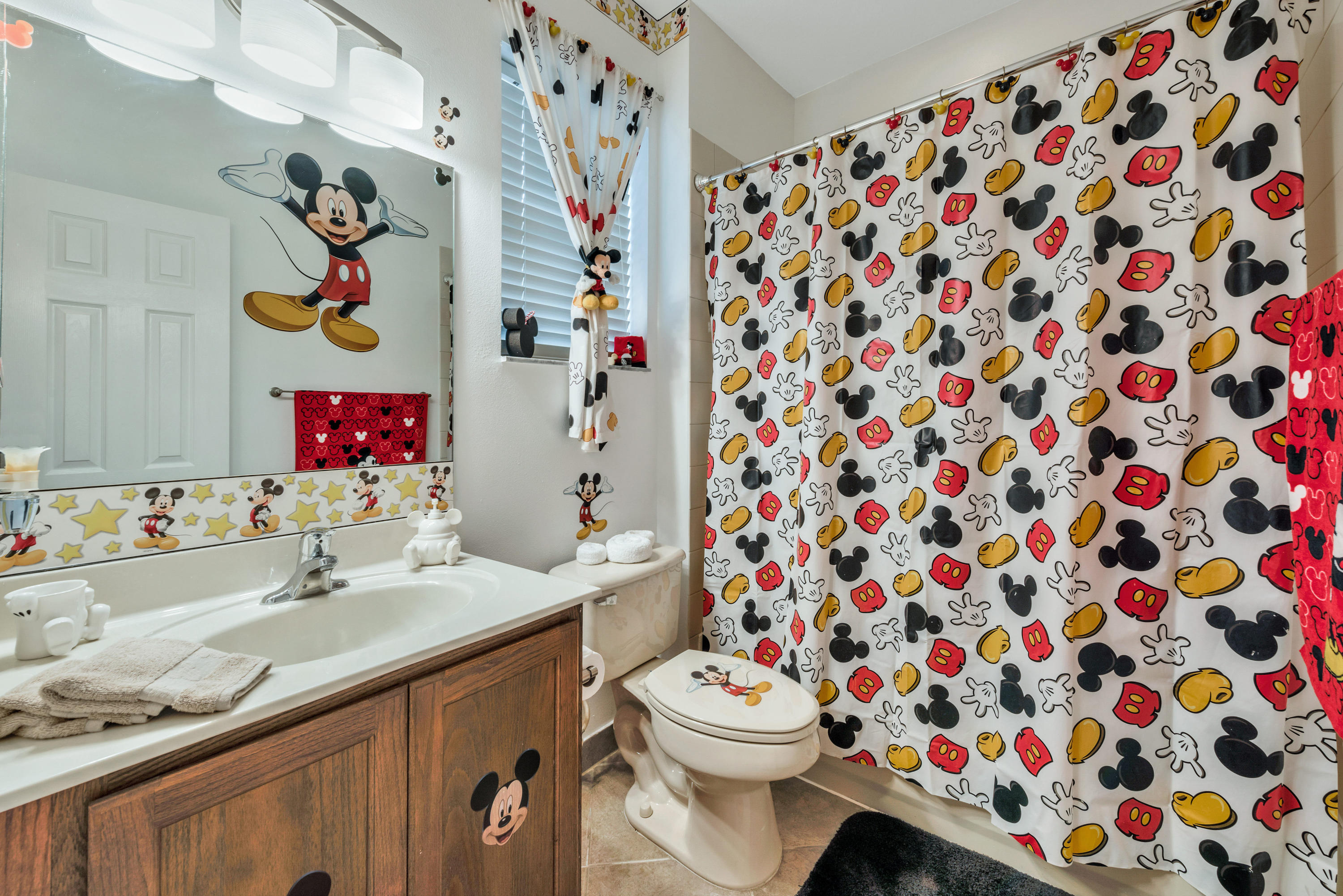 3067 Laurel Ridge Circle Riviera Beach, FL 33404 - Photo 15 of 26 2ND BATHROOM