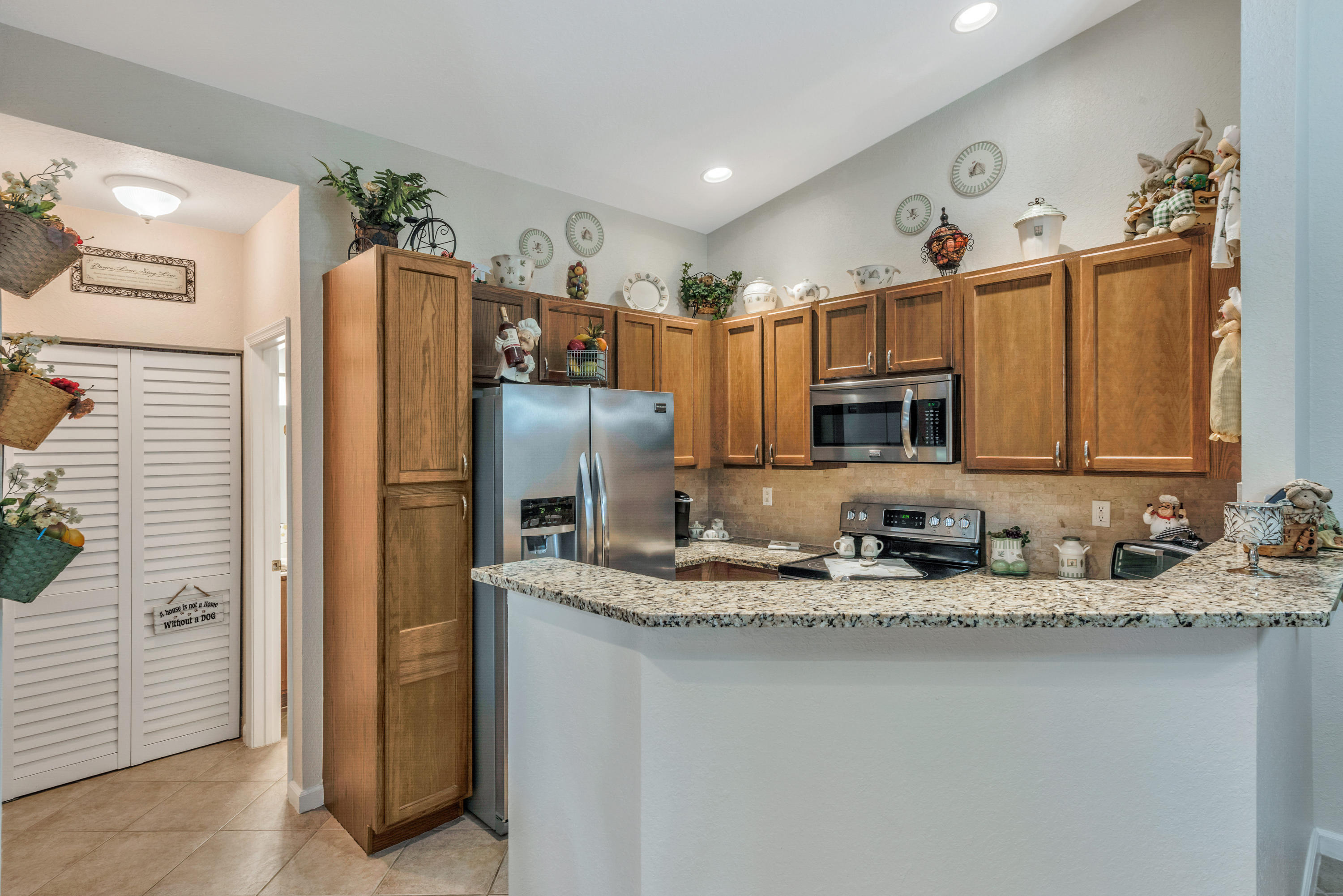 3067 Laurel Ridge Circle Riviera Beach, FL 33404 - Photo 3 of 26 NEWLY RENOVATED KITCHEN!