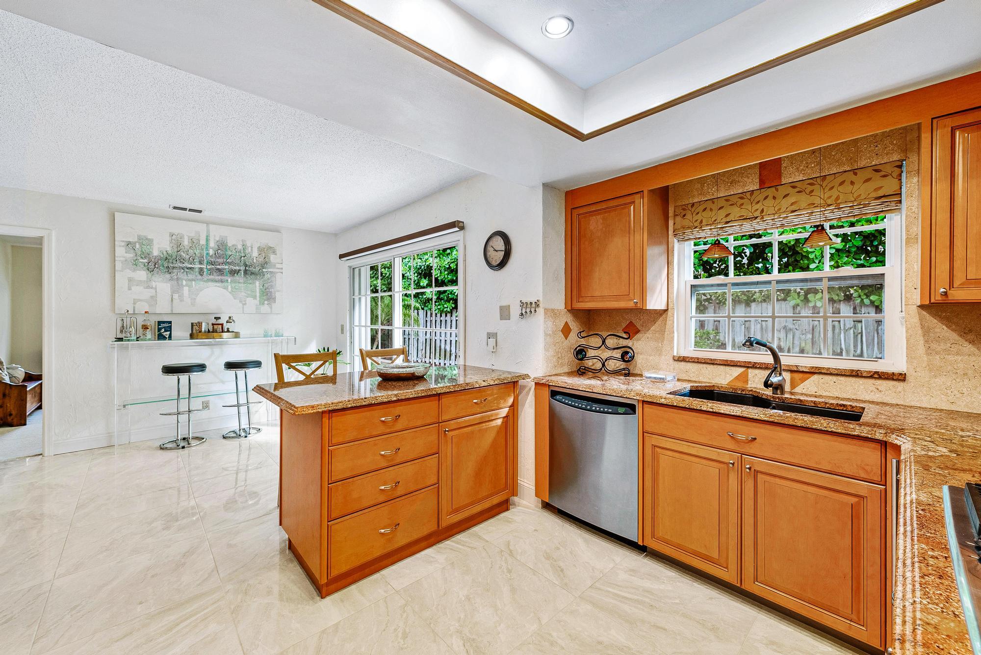 127 Norfolk Road Jupiter, FL 33469 - Photo 4 of 24 127 W Norfolk Rd-20