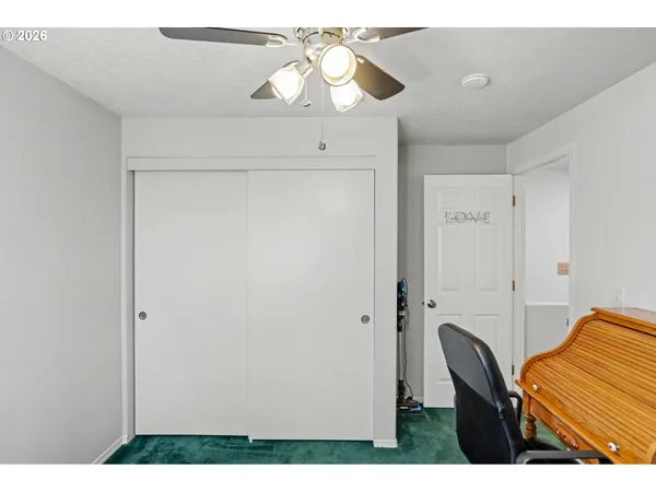 a view of a livingroom with furniture