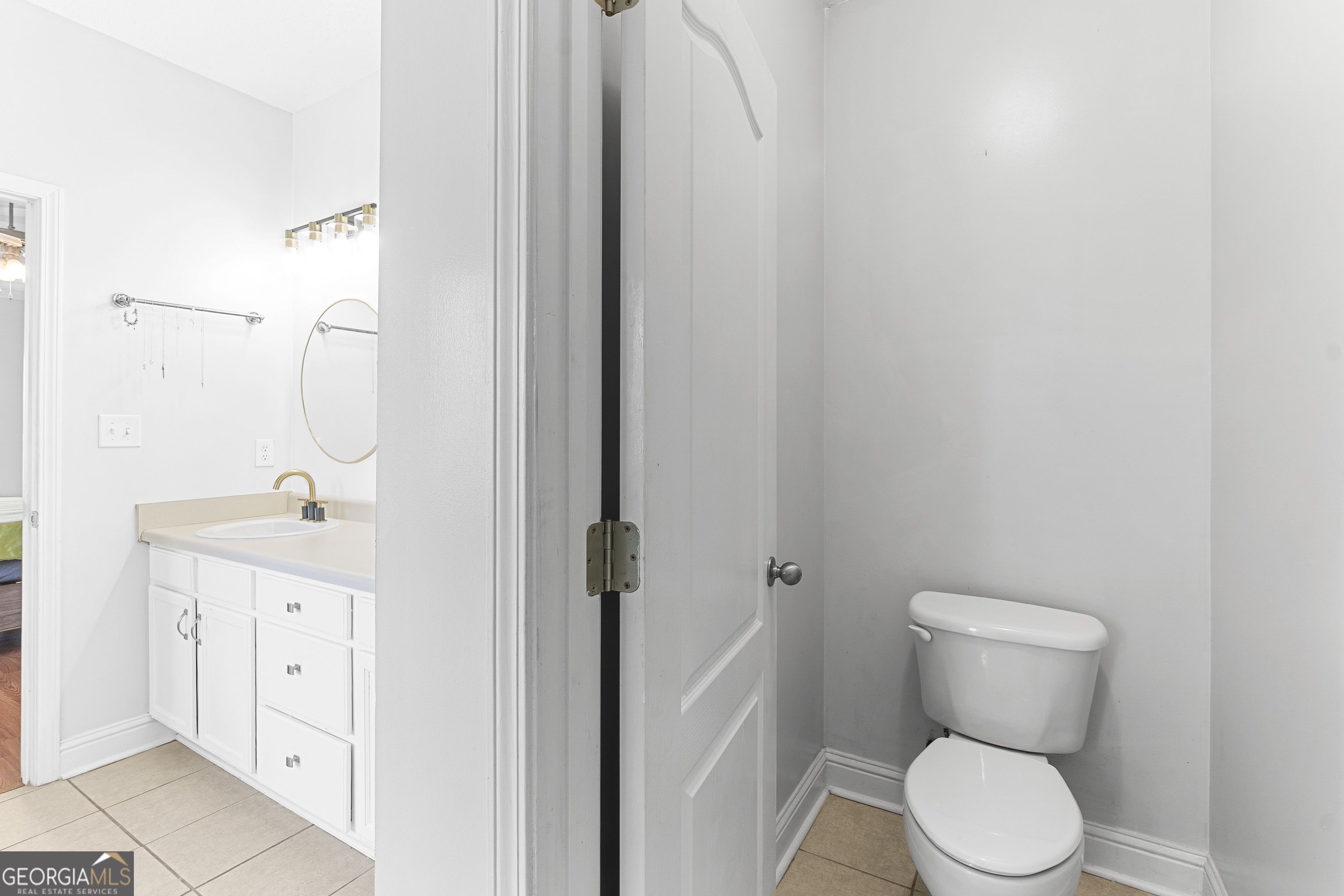 217 Caleb Way Byron, GA 31008 - Photo 33 of 58 a bathroom with a toilet sink and mirror