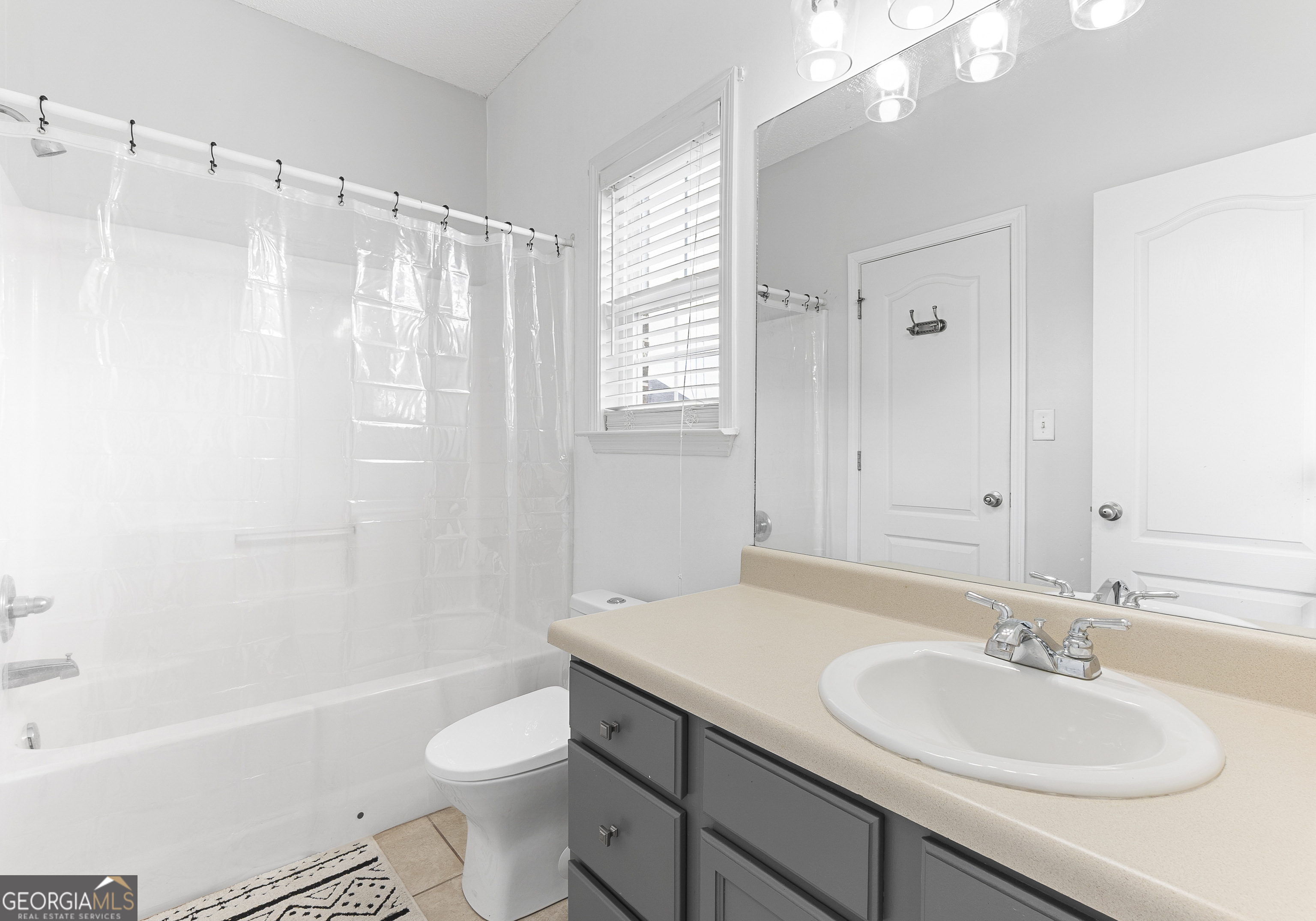 217 Caleb Way Byron, GA 31008 - Photo 41 of 58 a bathroom with a sink a toilet and a bathtub