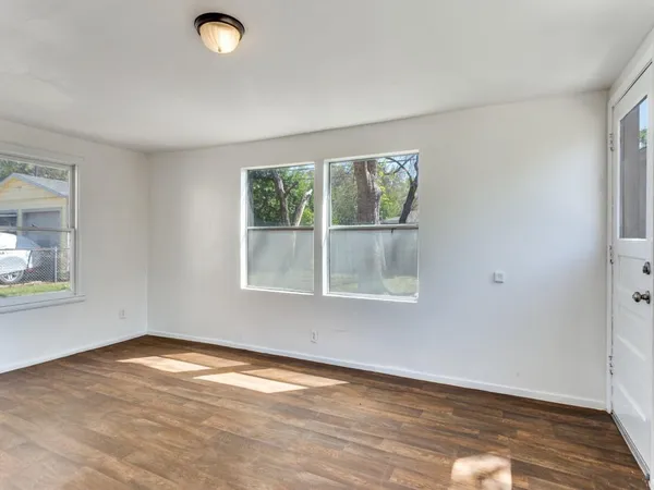 $229,900 | 5433 Thomas Lane, River Oaks, TX 76114