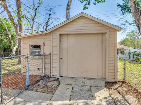 $229,900 | 5433 Thomas Lane, River Oaks, TX 76114