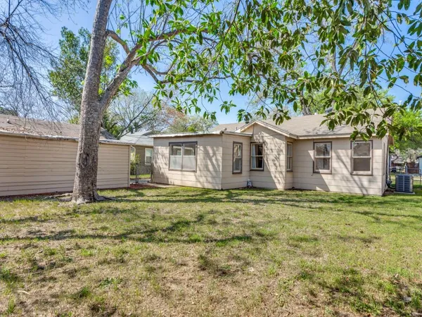 $229,900 | 5433 Thomas Lane, River Oaks, TX 76114
