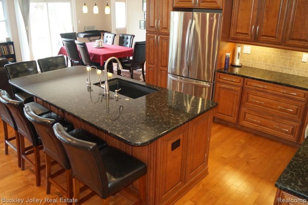 10356 Kress Road Pinckney, MI 48169 - Photo 4 of 29 All Kitchen Appliances Staying