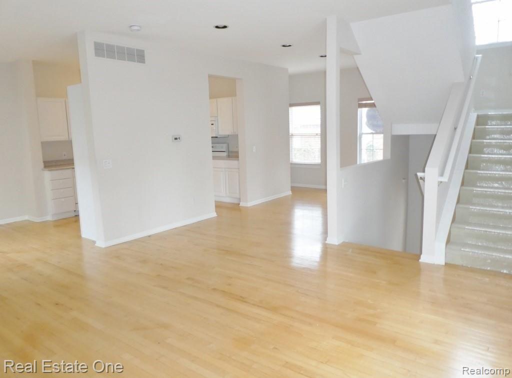 2660 Crooks Road Royal Oak, MI 48073 - Photo 5 of 33
