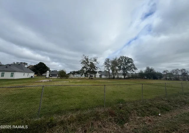 $215,000 | 113 Des Jacques Road, Lafayette, LA 70506