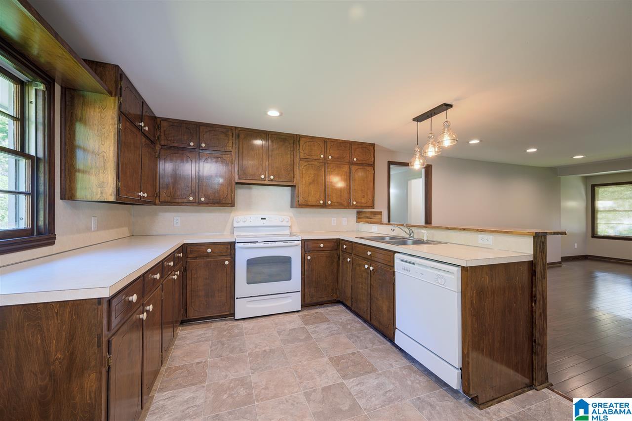 1830 Moncrief Road Gardendale, AL 35071 - Photo 5 of 23