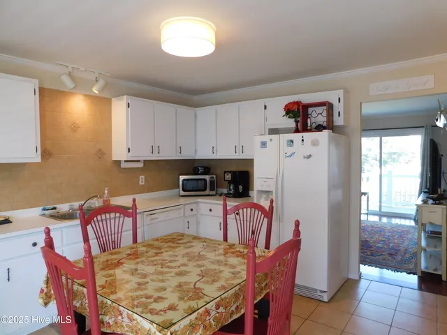 $1,800 | 2411 Front Street, Unit 38, Beaufort, NC 28516