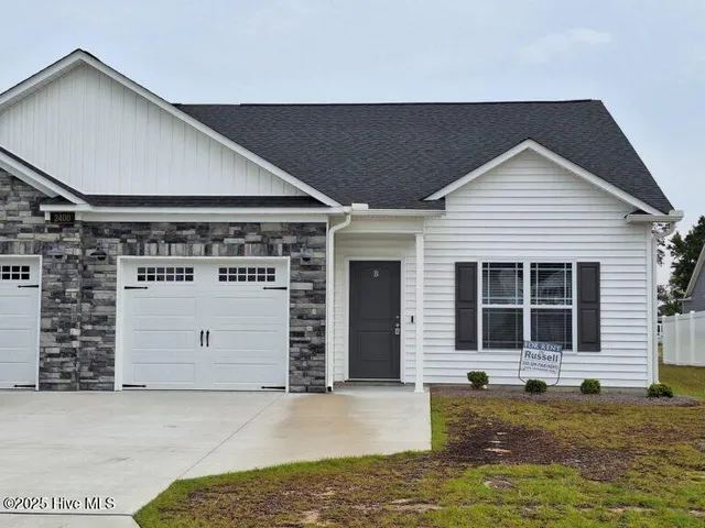 $1,850 | 4230 Laurel Rdg Drive, Unit B, Greenville, NC 27834