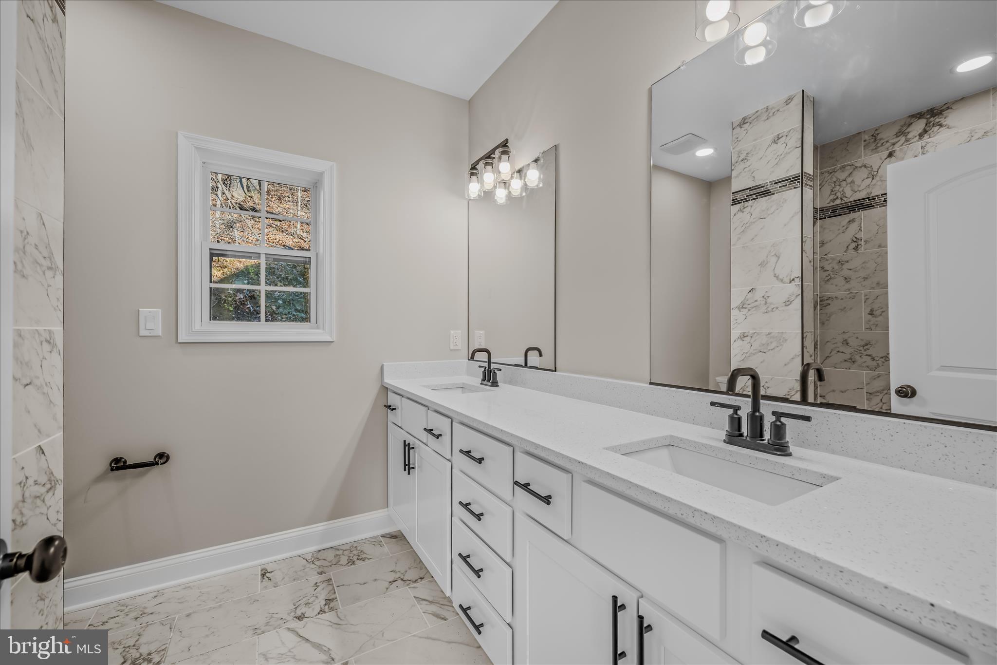 191 Shenandoah Ranch Road Harpers Ferry, WV 25425 - Photo 29 of 53 Primary Bathroom