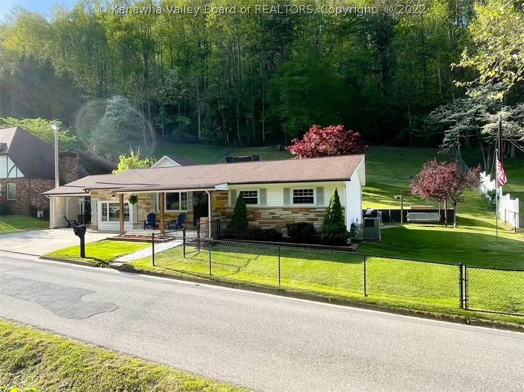 5 Hidden Valley Road Chapmanville, WV 25508 - Photo 2 of 24 Gallery Image 2