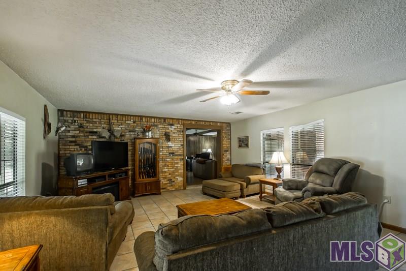 37939 Webb Road Denham Springs, LA 70706 - Photo 4 of 27 Gallery Image 4