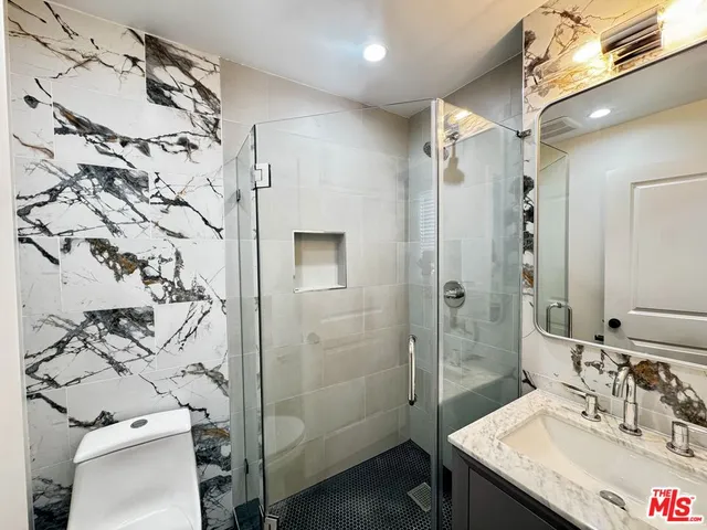 $2,895 | 5637 Homeside Avenue, Unit 5637 3/4, Los Angeles, CA 90016