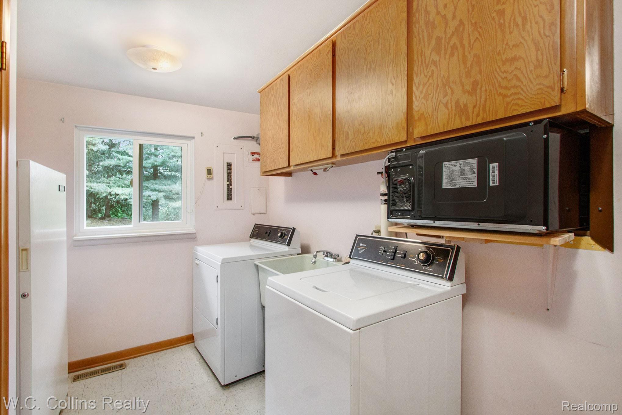 46535 Garfield Road Macomb, MI 48044 - Photo 9 of 16 9 Laundry Room.jpg