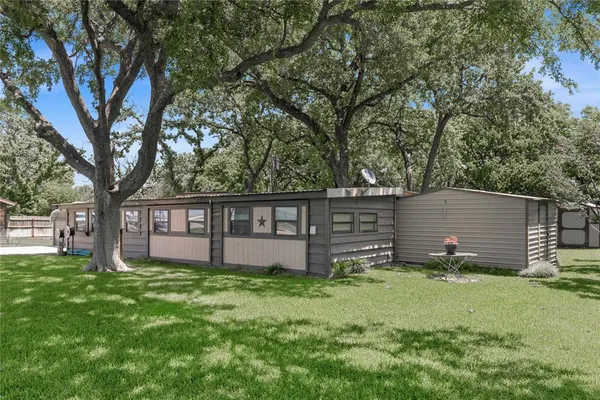 $125,000 | 641 South Lamar Street, De Leon, TX 76444