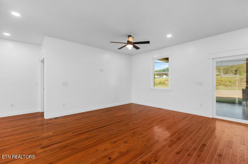 172 Shields Crossing Drive Bean Station, TN 37708 - Photo 7 of 38 Living Area
