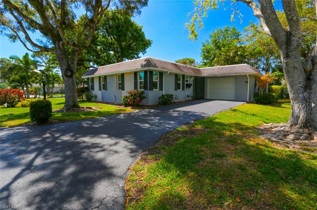 225 Georgetown Boulevard Naples, FL 34112 - Photo 4 of 37 Ranch-style house with a garage and a front lawn