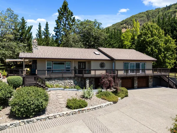 $729,000 | 1438 Northeast Sherman Lane, Grants Pass, OR 97526