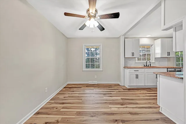 a picture of floor with a building