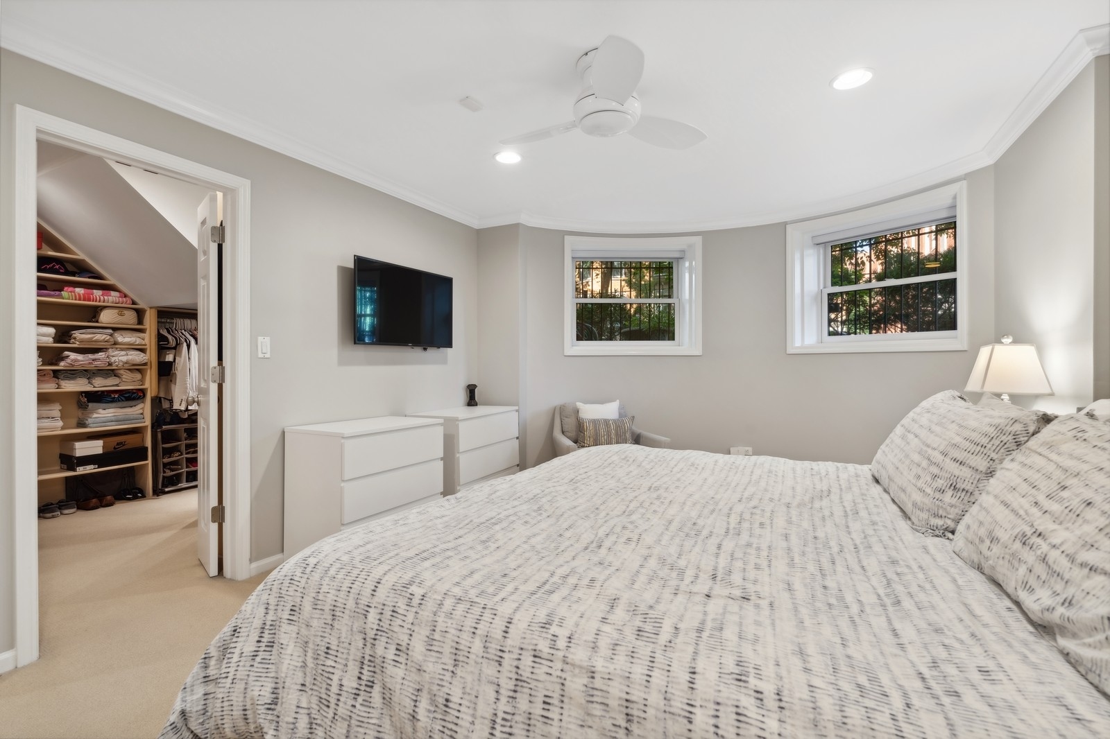 2027 North Howe Street, Unit 1 Chicago, IL 60614 - Photo 13 of 28 a bedroom with a large bed and a flat screen tv