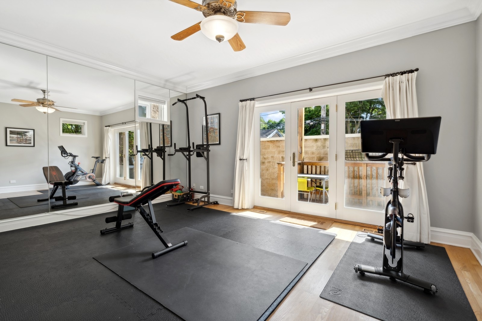 2027 North Howe Street, Unit 1 Chicago, IL 60614 - Photo 20 of 28 a view of a room with gym equipment