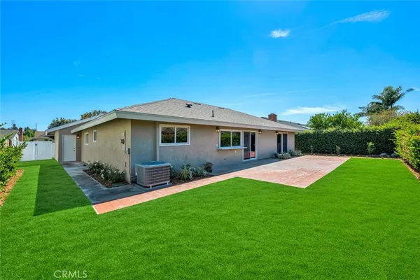 $1,149,900 | 709 East Meadowbrook Avenue, Orange, CA 92865