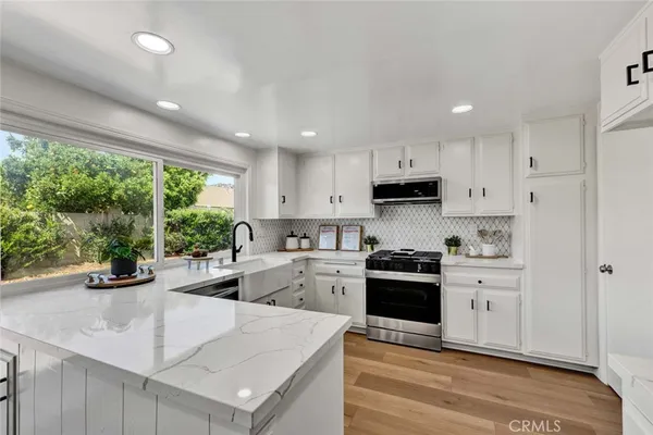 $1,149,900 | 709 East Meadowbrook Avenue, Orange, CA 92865