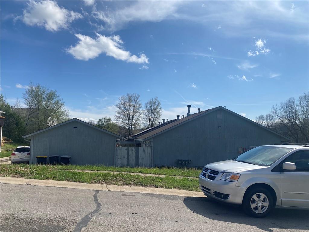 8213 Northwest Mace Road Kansas City, MO 64152 - Photo 2 of 3