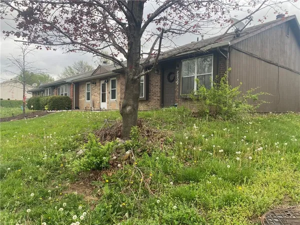 $165,000 | 8213 Northwest Mace Road, Kansas City, MO 64152