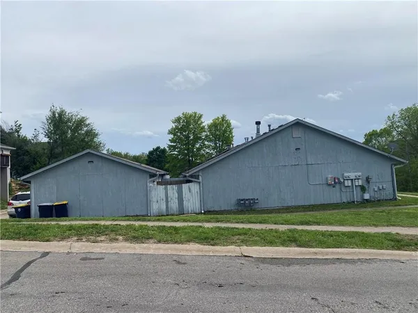 $165,000 | 8213 Northwest Mace Road, Kansas City, MO 64152
