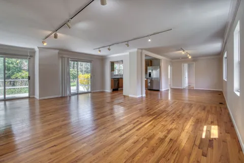 $2,500,000 | 58 Buell Ln Extension, East Hampton, NY 11937